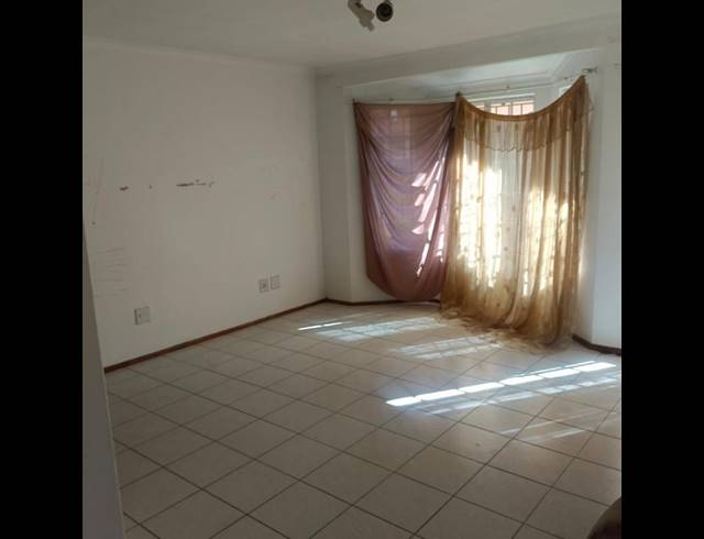 3 BEDROOM TOWNHOUSE FOR SALE IN MEREDALE